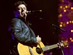 Patrick Bruel កំពុងលុបចោលការប្រគុំតន្ត្រីរបស់គាត់រហូតដល់រដូវស្លឹកឈើជ្រុះ ហើយផ្លាស់ចេញពី Les Enfoirés