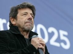 Patrick Bruel ត្រូវបានគេចោទប្រកាន់ពីអំពើហិង្សាផ្លូវភេទក្នុងឱកាសជាច្រើន ហើយបានលុបចោលដំណើរកម្សាន្តក្នុងពិធីបុណ្យរបស់គាត់