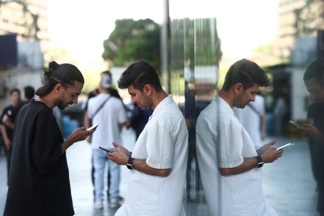 1780136392_2026-05-27T152921Z_361292234_RC2MHLA855SA_RTRMADP_3_IRAN-CRISIS-INTERNET.JPG