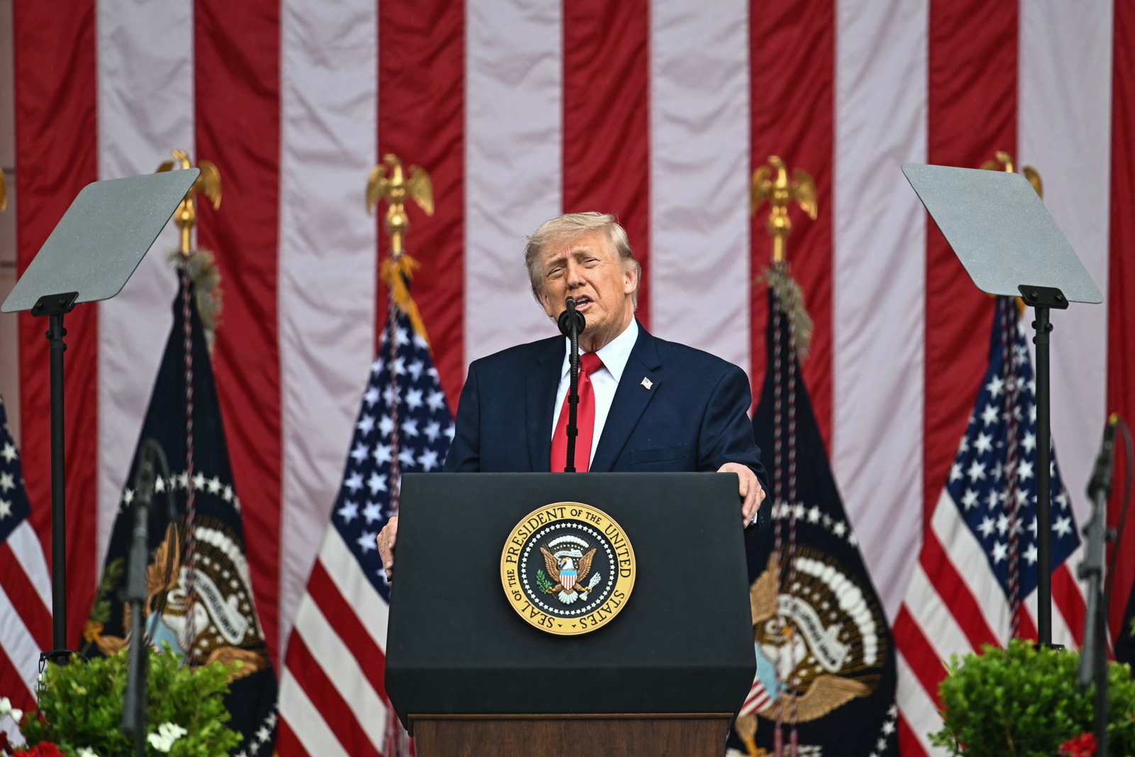ប្រធានាធិបតី Trump បាននិយាយថាគាត់កំពុងពិចារណាផ្តល់ 
