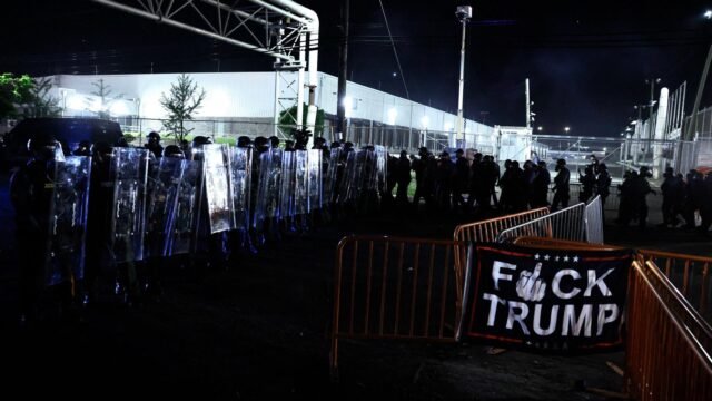1780253417_78952f5_upload-1-gy7vupzbd8zz-afp-20260531-b4hz3zq-v1-highres-protestsatanicedetentionfacilityinnewj.jpeg