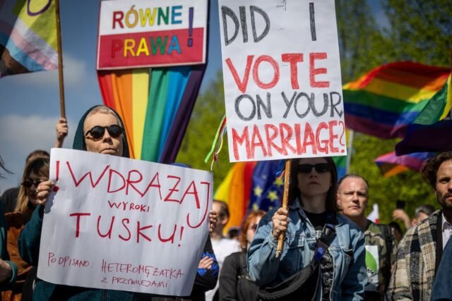 1780261645_2449573-manifestation-d-organisations-lgbt-a-varsovie-le-2.jpg