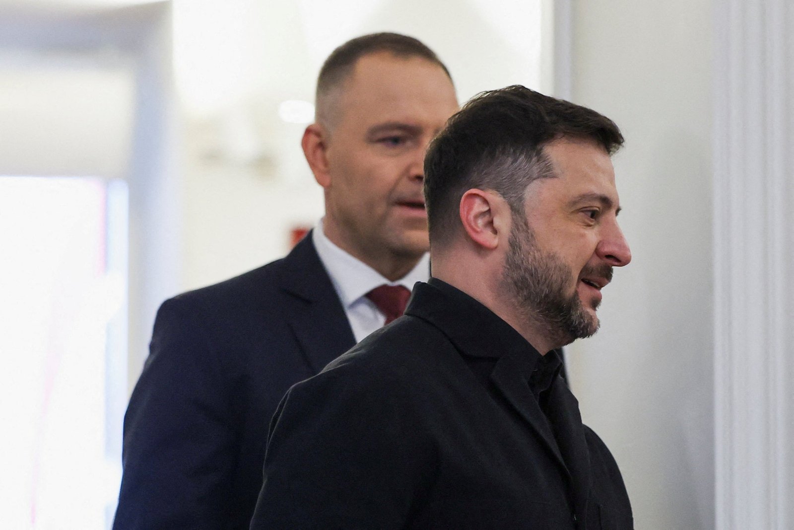 ប្រធានាធិបតីអ៊ុយក្រែន Volodymyr Zelensky ជួបជាមួយប្រធានាធិបតីប៉ូឡូញ Karol Nawrocki នៅវិមានប្រធានាធិបតីក្នុងទីក្រុង Warsaw ក្នុងខែធ្នូ ឆ្នាំ 2025