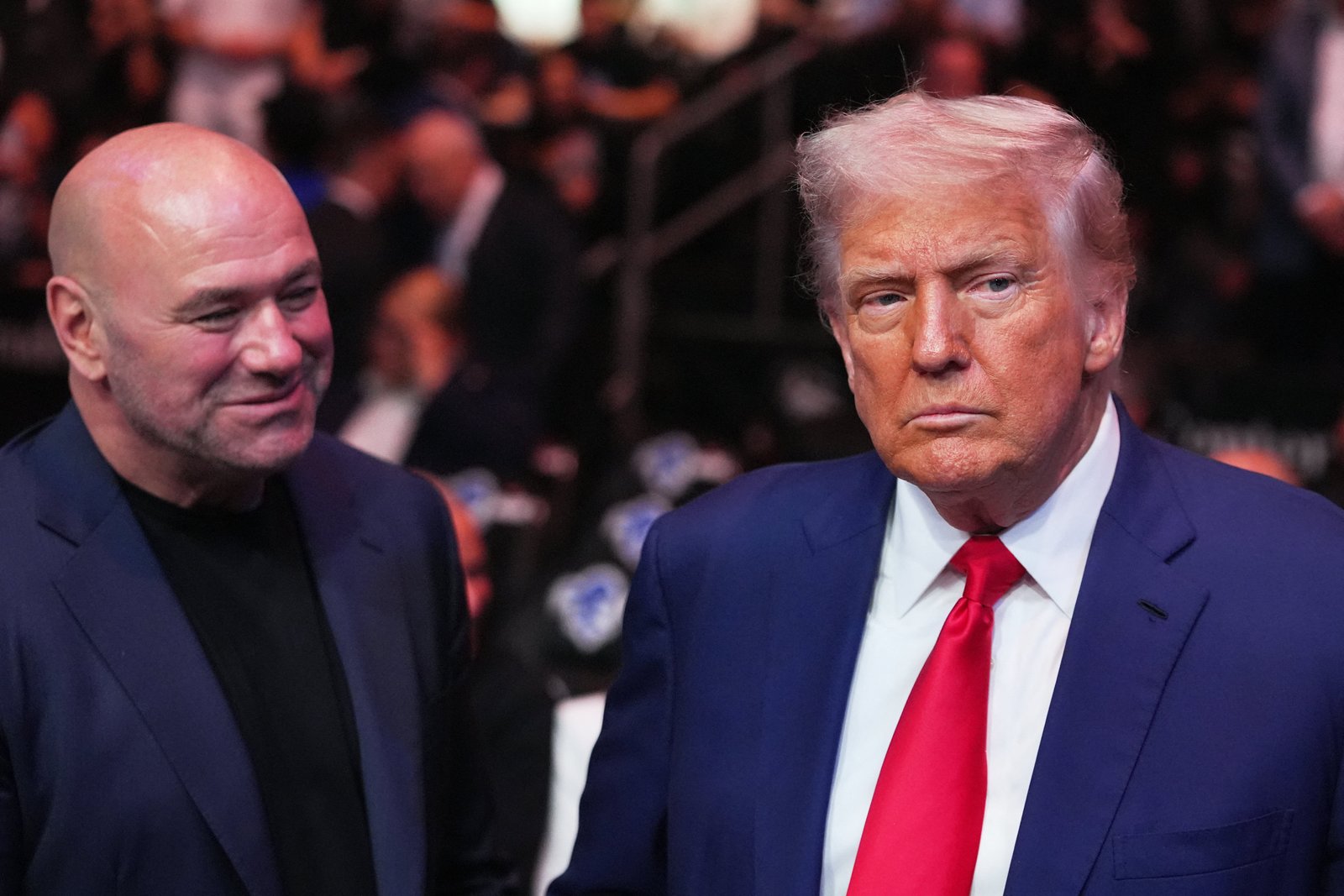 នាយកប្រតិបត្តិ UFC លោក Dana White និងលោកប្រធានាធិបតី Donald Trump ដែលថតនៅក្នុងព្រឹត្តិការណ៍ UFC 316 ក្នុងខែមិថុនា ឆ្នាំ 2025 គឺជាមិត្តនឹងគ្នាយូរមកហើយ