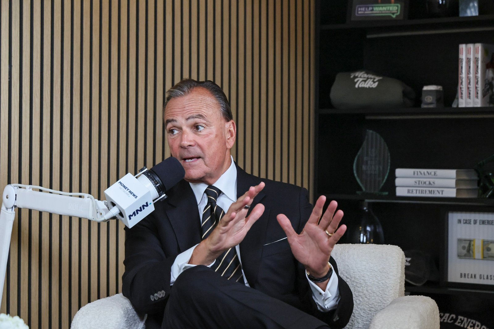 Rick Caruso ដែលជាមហាសេដ្ឋីអភិវឌ្ឍន៍អចលនទ្រព្យត្រូវបានចាញ់យ៉ាងងាយដោយ Bass ក្នុងឆ្នាំ 2022 បន្ទាប់ពីដំណើរការលើបញ្ហាស្រដៀងគ្នាទៅនឹង Pratt