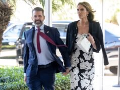 Donald Trump Jr. បានភ្ជាប់ចំណងនៅក្នុងពិធីដ៏ស្និទ្ធស្នាលនៅ Bahamas ដោយគ្មានឪពុករបស់គាត់។