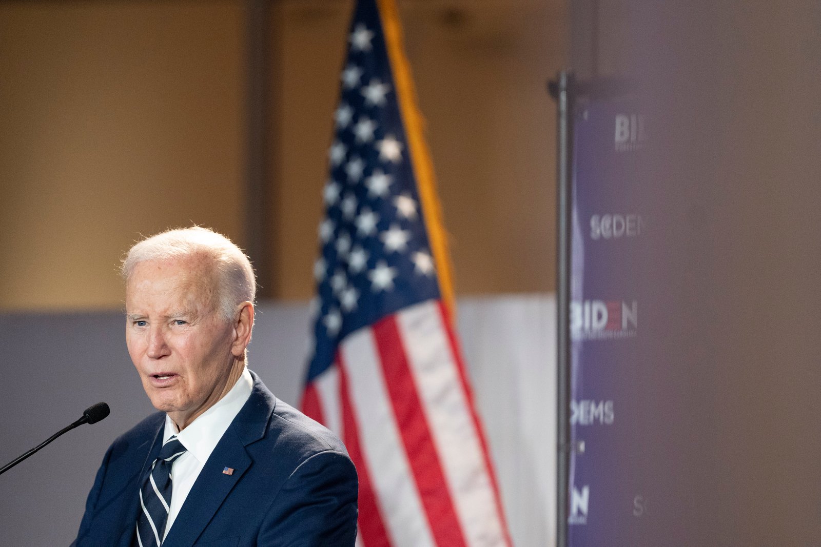 ទឡ្ហីករណ៍របស់លោក Joe Biden សម្រាប់សេដ្ឋកិច្ចដ៏រឹងមាំត្រូវបានបំផ្លាញដោយសម្ពាធសេដ្ឋកិច្ចដែលបានរុញច្រានជនជាតិអាមេរិកវ័យក្មេងចេញពីសុបិនរបស់អាមេរិក។