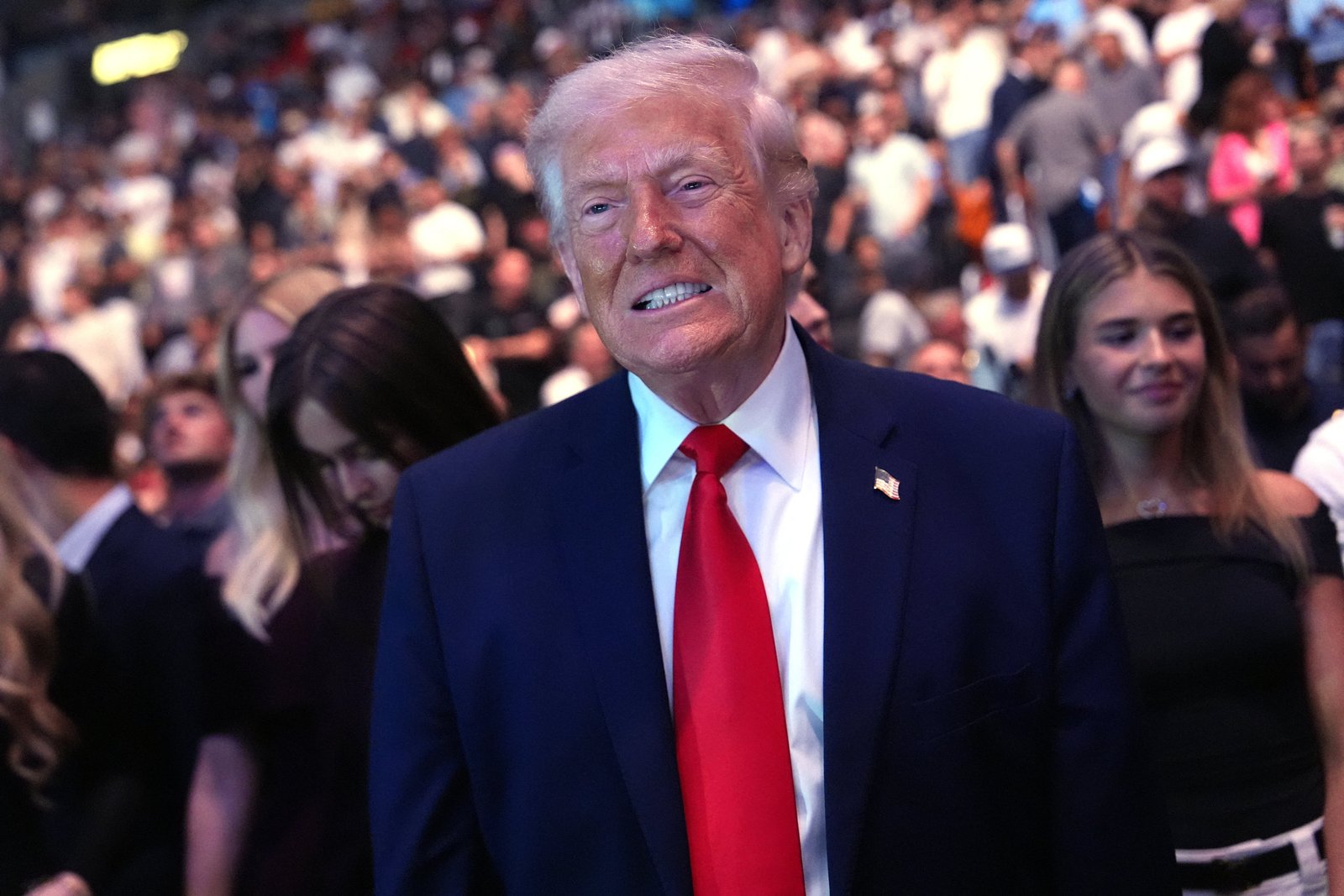 លោកប្រធានាធិបតី Trump ដែលជារឿយៗចូលរួមព្រឹត្តិការណ៍កីឡាដែលមានកេរ្តិ៍ឈ្មោះខ្ពស់ត្រូវបានគេរាយការណ៍ថាកំពុងពិចារណាចូលរួមក្នុងការប្រកួត NBA Finals របស់ក្រុមម្ចាស់ផ្ទះរបស់គាត់គឺ Knicks ។