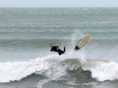 World Surf League ត្រូវបានផ្អាកបន្ទាប់ពីសត្វសមុទ្រមិនស្គាល់មួយក្បាលបានវាយប្រហារអ្នកថតរូបនៅប្រទេសនូវែលសេឡង់