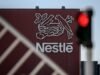 Nestle និង Danone ត្រូវបានគេចោទប្រកាន់ពីបទ «ពន្យារ» ការប្រមូលអាហារទារកដែលមានមេរោគជាសាកលមកវិញ។