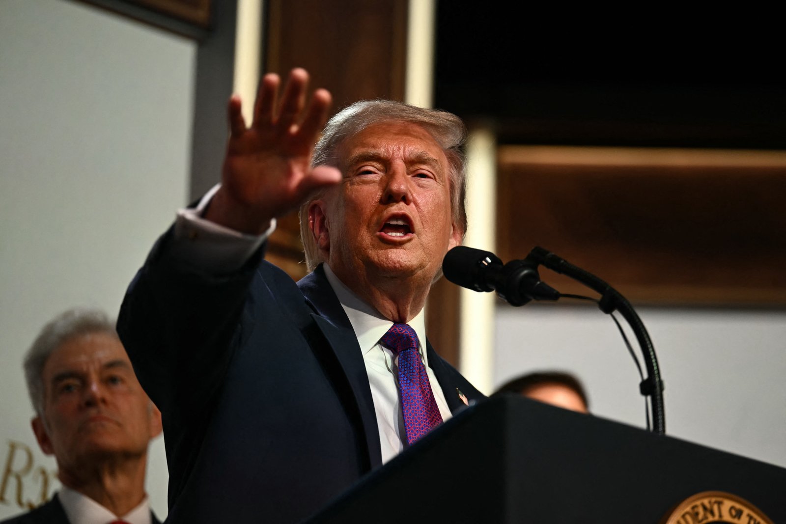លោក Donald Trump ធ្លាប់បានហៅវិបត្តិលទ្ធភាពទិញបានរបស់ប្រទេសនេះថាជាការបោកបញ្ឆោតប្រជាធិបតេយ្យ