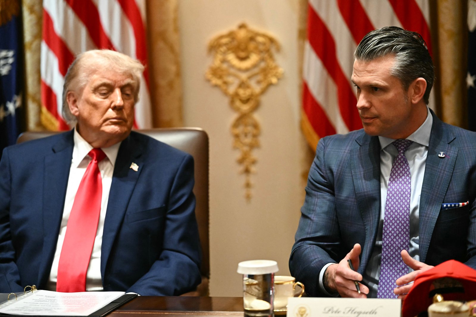 Trump និងមន្ត្រីការពារជាតិ រួមទាំងលេខាធិការ Pete Hegseth ទទូចថា ការវាយប្រហារលើទូកដែលសង្ស័យថាមានផ្ទុកគ្រឿងញៀន គឺស្របនឹងច្បាប់អាជ្ញាសឹក ទោះបីជាអ្នកស្រាវជ្រាវសុខភាពសាធារណៈនិយាយថា ពួកគេមិនហាក់ដូចជាបានប៉ះពាល់ខ្លាំងដល់ការមានថ្នាំនៅក្នុងសហរដ្ឋអាមេរិកក៏ដោយ។