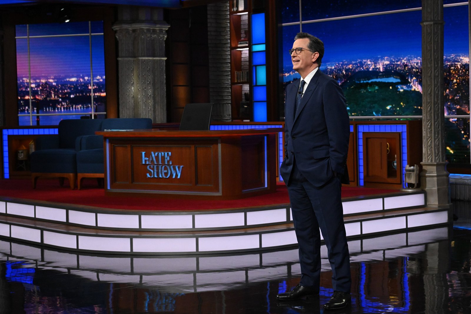 Stephen Colbert បាននិយាយលាដ៏រំជួលចិត្តមួយទៅកាន់អ្នកទស្សនាកម្មវិធី Late Show អំឡុងពេលការចាក់ផ្សាយចុងក្រោយកាលពីថ្ងៃព្រហស្បតិ៍