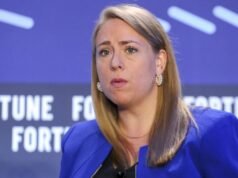 ប្រធាន EEOC របស់ Trump ប្តឹង New York Times ដោយសារតែ ‘យើងគួរតែនាំយកវាមកជំនួសកម្មករស្បែកសផងដែរ’