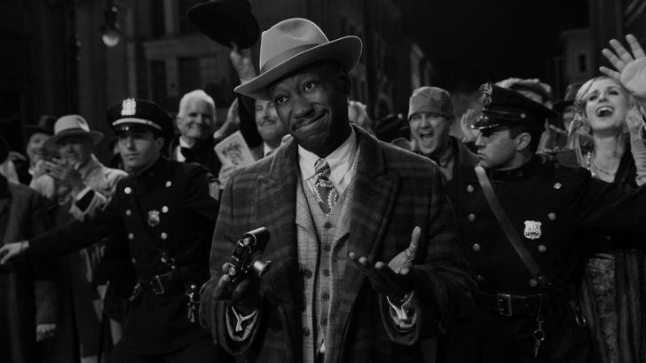 Robbie Robertson (Lamorne Morris) នៅក្នុង Spider Noir