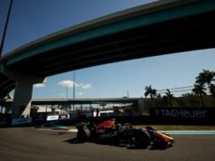 F1 LIVE៖ រថយន្ត Hamilton រងការខូចខាត ខណៈអ្នកបើកបរ២នាក់ បុកគ្នាគួរឲ្យខ្លាច ក្នុងទីក្រុង Miami GP | F1 | កីឡា