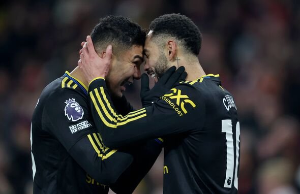Manchester United duo Casemiro និង Matheus Cunha អបអរ