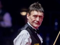 Jimmy White បង្កើតរឿងកំប្លែង X-rated ដ៏គួរឱ្យអស់សំណើចដល់អាជ្ញាកណ្តាលក្នុងអំឡុងពេលហ្គេម World Seniors | ផ្សេងៗ | កីឡា
