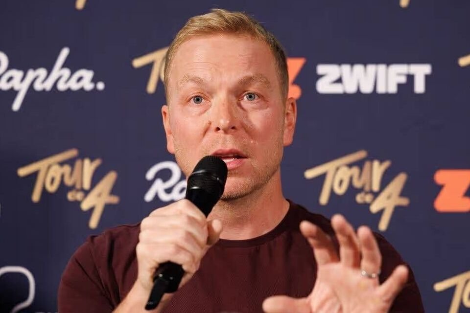 លោក Chris Hoy និយាយតាមមីក្រូហ្វូន
