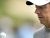 ការខ្វែងគំនិតគ្នារបស់ Rory McIlroy លេចចេញជារូបរាង ខណៈដែលតារាត្រូវបានបញ្ជូនមកពិនិត្យការពិត | វាយកូនហ្គោល | កីឡា
