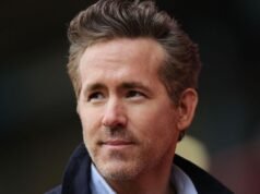 គ្រប់គ្រង Wrexham: Ryan Reynolds ធ្វើកូដកម្មកិច្ចព្រមព្រៀង Prem ចាប់យកអតីតតារាអង់គ្លេស | បាល់ទាត់ | កីឡា