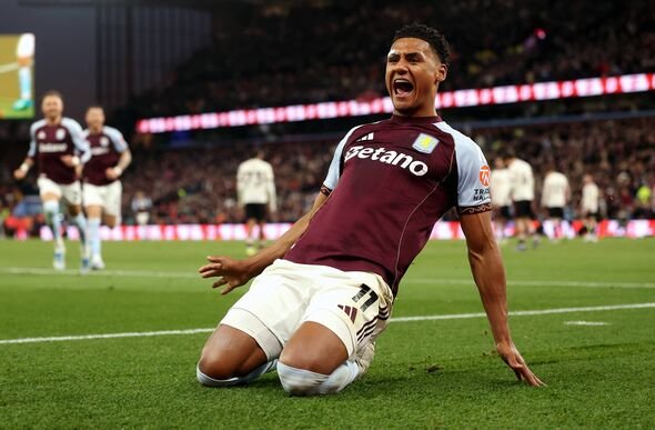 Ollie Watkins របស់ Aston Villa អបអរការស៊ុតបាល់បញ្ចូលទីគ្រាប់ទី 3 របស់ក្រុមគាត់ក្នុងការប្រកួត Premier League Championship Ollie Watkins របស់ Aston Villa អបអរការស៊ុតបាល់បញ្ចូលទីគ្រាប់ទី 3 របស់ក្រុមគាត់ក្នុងការប្រកួត Premier League Championship
