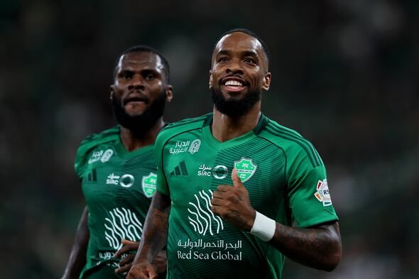 JEDDAH, SAUDI ARABIA - ថ្ងៃទី 6 ខែមីនា: Ivan Toney នៃ Al Ahli អបអរការស៊ុតបញ្ចូលទីគ្រាប់បាល់ដំបូងរបស់ក្រុមរបស់គាត់ក្នុងអំឡុងពេលការប្រកួត Saudi Pro League