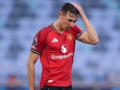 កីឡាករ Man Utd គាំទ្រមិត្តរួមក្រុម ខណៈដែលការចាកចេញត្រូវបានបញ្ជាក់នៅក្នុងព័ត៌មានអារម្មណ៍ | បាល់ទាត់ | កីឡា
