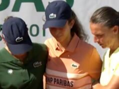 ការប្រកួត French Open ត្រូវបានគេបោះបង់ចោល ខណៈអាជ្ញាកណ្ដាលប្រញាប់ទៅជួយនារីបាល់ដែលជួបការលំបាក | កីឡាវាយកូនបាល់ | កីឡា