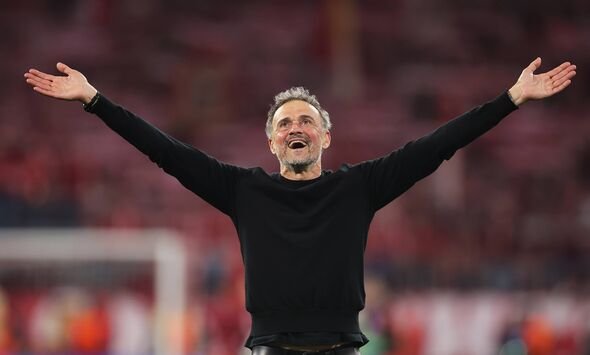 លោក Luis Enrique គ្រូបង្វឹកក្រុម Paris Saint-Germain អបអរក្រុមរបស់លោកទៅកាន់សហភាពអឺរ៉ុប លោក Luis Enrique គ្រូបង្វឹកក្រុម Paris Saint-Germain អបអរក្រុមរបស់លោកទៅកាន់សហភាពអឺរ៉ុប