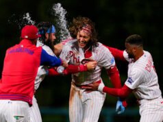 Schwarber បញ្ជូនបាល់ឱ្យ ខណៈ Phillies ស្ទុះងើបឡើងវិញ ដោយផ្តួលក្រុម Giants 6-5 ក្នុងរយៈពេល 10 ដង និងរកបានការនាំមុខពីរដង