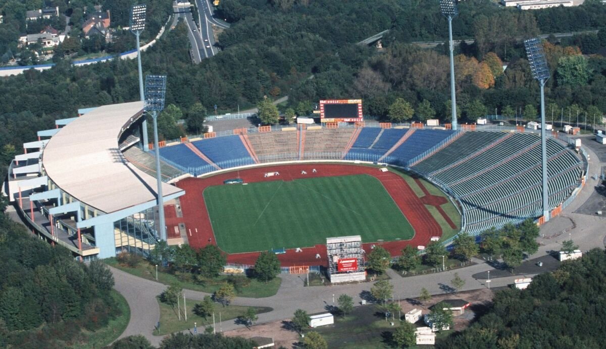 ទិដ្ឋភាពពីលើអាកាសនៃ Parkstadion នៅថ្ងៃទី 18 ខែតុលា ឆ្នាំ 1999 ទិដ្ឋភាពពីលើអាកាសនៃ Parkstadion នៅថ្ងៃទី 18 ខែតុលា ឆ្នាំ 1999