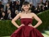 នៅ Met Gala ម្ចាស់មេដាយមាសអូឡាំពិករៀនពីរបៀបដែលនាងល្បីល្បាញ