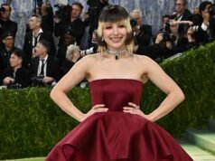 នៅ Met Gala ម្ចាស់មេដាយមាសអូឡាំពិករៀនពីរបៀបដែលនាងល្បីល្បាញ