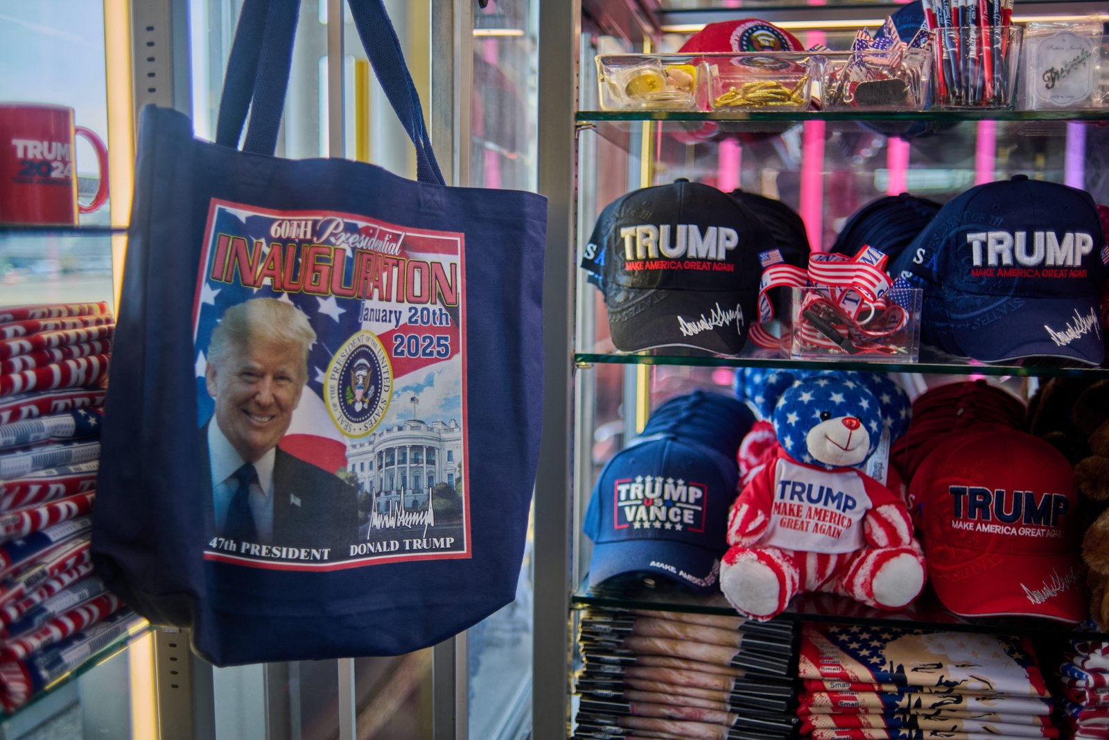 ហាងផ្លូវការរបស់លោក Trump បានលក់ទំនិញជាង 600 ចាប់តាំងពីលោកប្រធានាធិបតីបានវិលត្រឡប់មកសេតវិមានវិញ នេះបើយោងតាមក្រុមឃ្លាំមើលមួយកាលពីខែមុន។