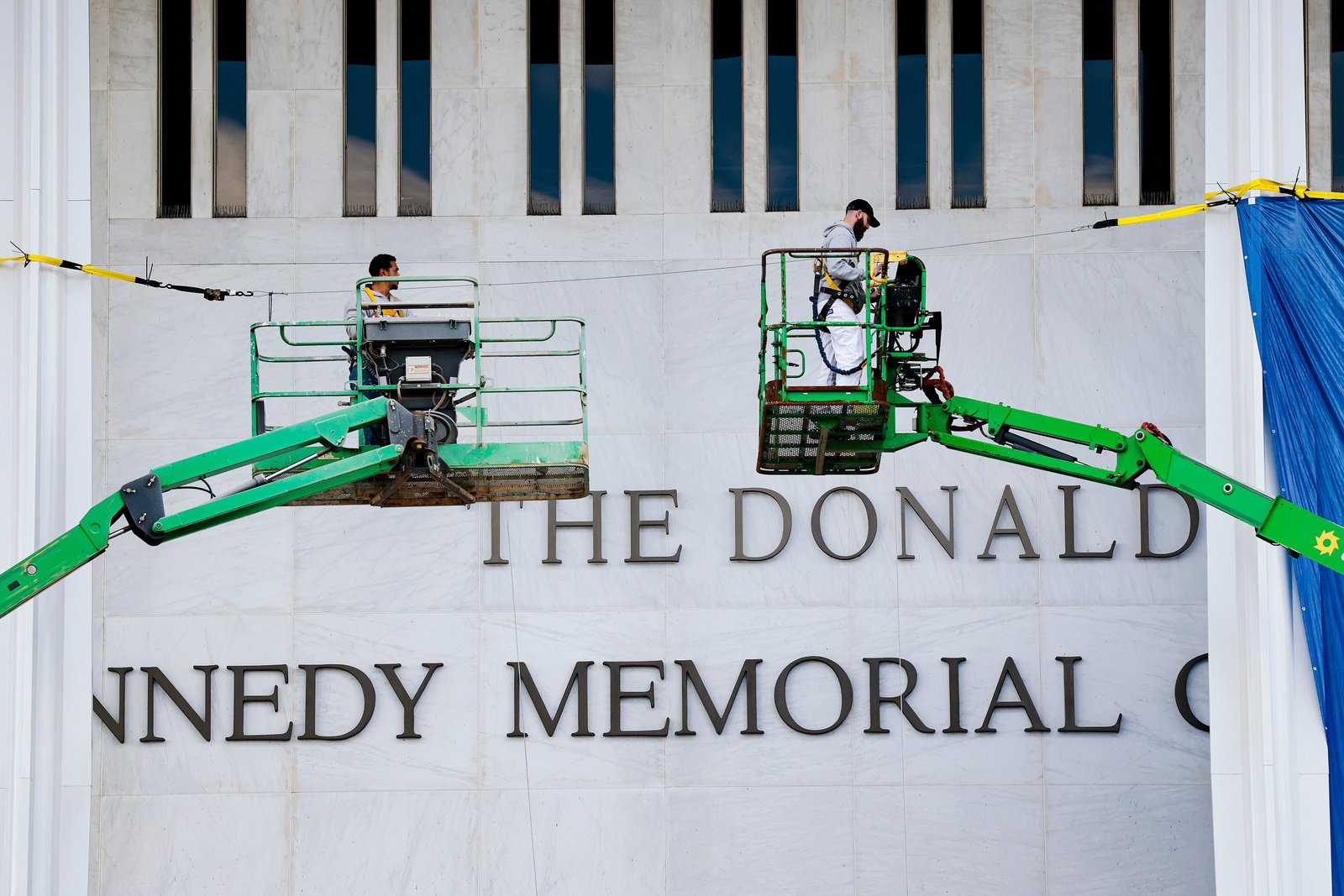 មន្ត្រីម្នាក់នៅមជ្ឈមណ្ឌល Trump-Kennedy បាននិយាយថាការដកឈ្មោះប្រធានាធិបតីចេញពីស្ថាប័នសិល្បៈសម្តែងអាចធ្វើឱ្យវា 