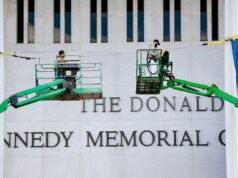 មន្ត្រីមជ្ឈមណ្ឌល Kennedy ប្រាប់ចៅក្រមថា ការដកឈ្មោះលោក Trump ចេញនឹងធ្វើឱ្យពួកគេក្ស័យធននៅក្នុងឯកសារតុលាការថ្មី
