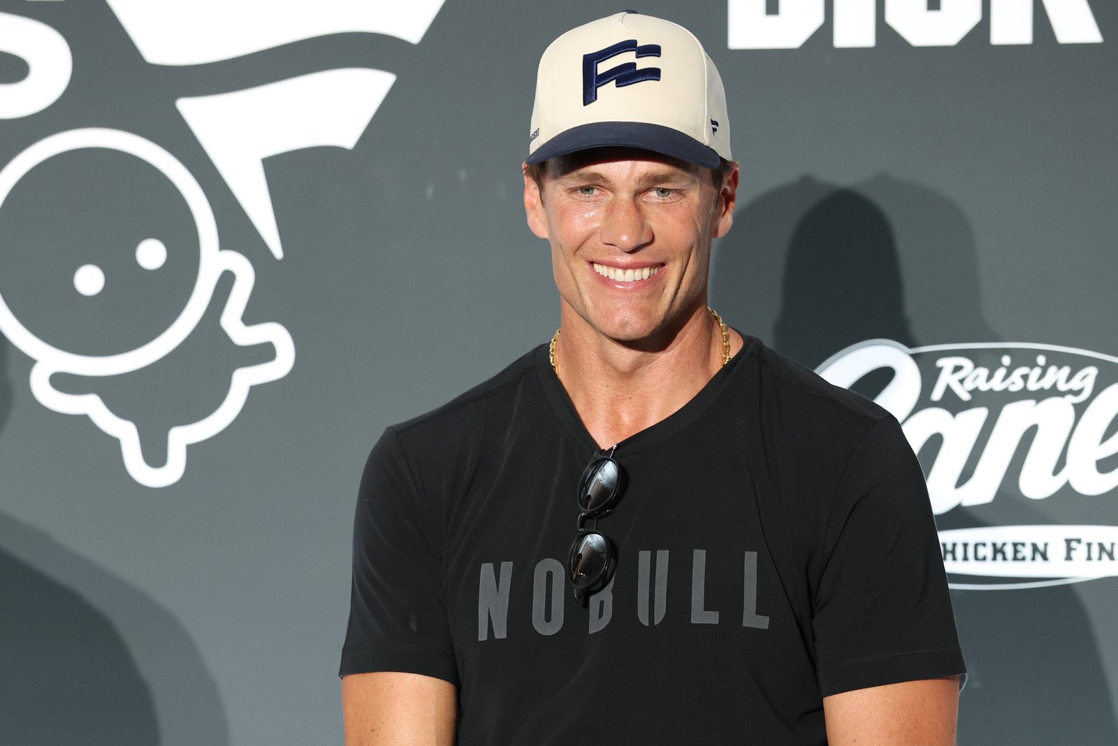 អតីតខ្សែការពារក្រុម Patriots Tom Brady ត្រូវបានអញ្ជើញឱ្យចូលរួមក្នុងព្រឹត្តិការណ៍ UFC នៅសេតវិមាននៅថ្ងៃទី 14 ខែមិថុនា។
