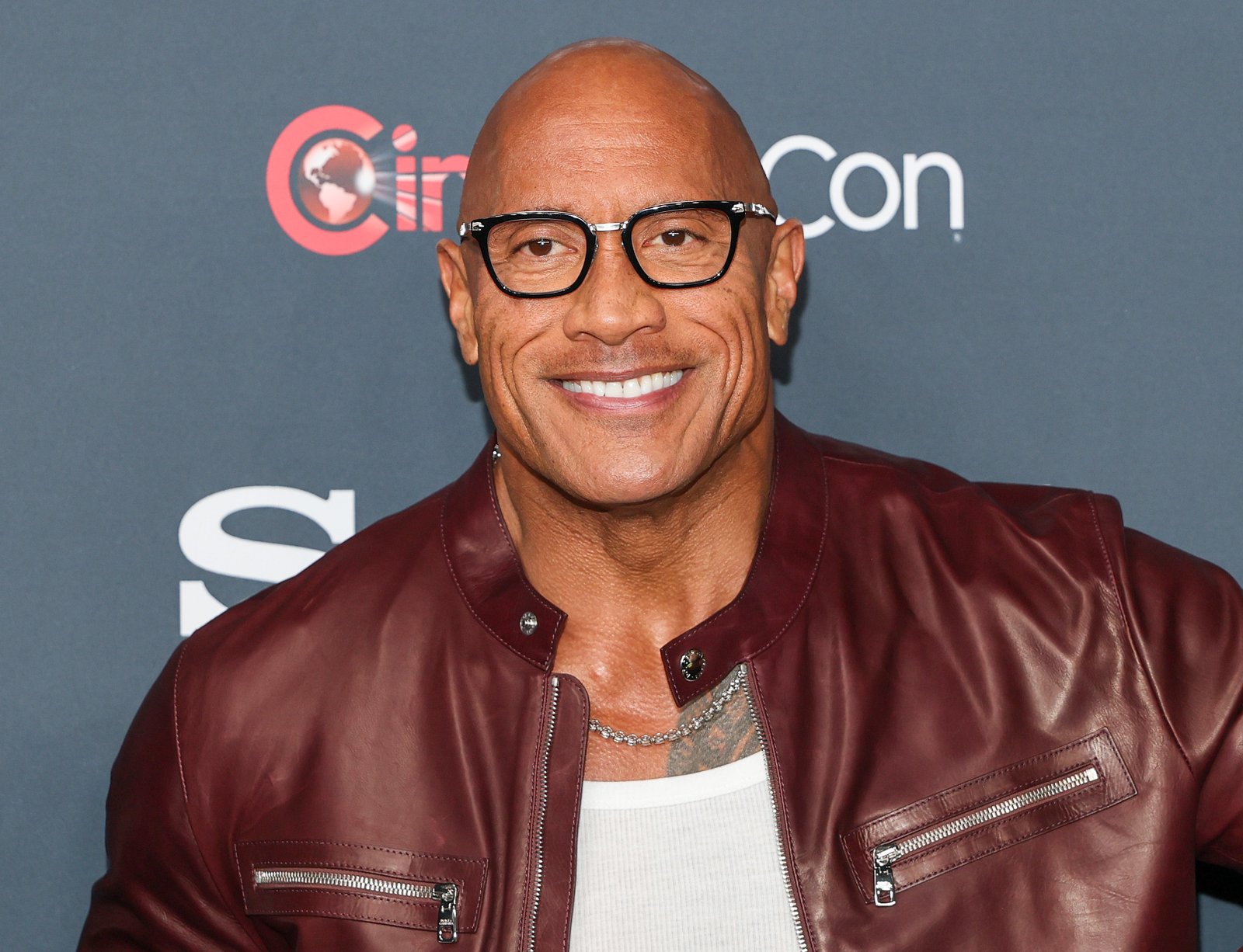 Dwayne “The Rock” Johnson ដែលជាតារាសម្ដែងភាពយន្ត និងជាអ្នកចំបាប់ ក៏បានទទួលការអញ្ជើញផងដែរ។