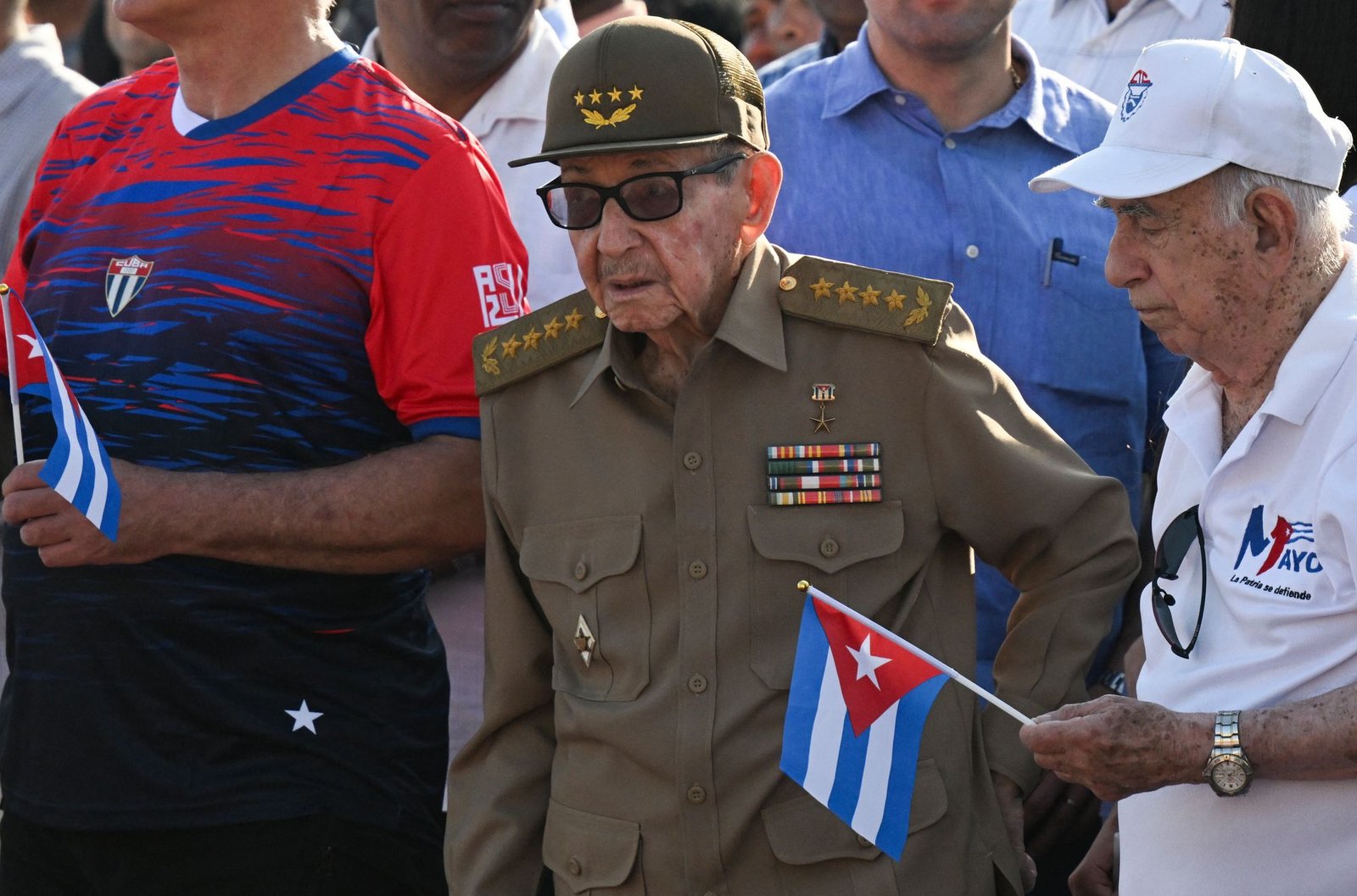 អតីតមេដឹកនាំគុយបាលោក Raul Castro ត្រូវបានគេឃើញនៅថ្ងៃទី 1 ខែឧសភាឆ្នាំ 2026 ត្រូវបានចោទប្រកាន់ពីបទពាក់ព័ន្ធនឹងការវាយប្រហារឆ្នាំ 1996 ។