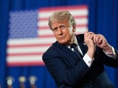 Trump បានចំណាយពេលយប់ជ្រៅ និងពេលព្រឹកព្រលឹម បង្ហោះរូប memes អំពីភាពអស្ចារ្យរបស់គាត់