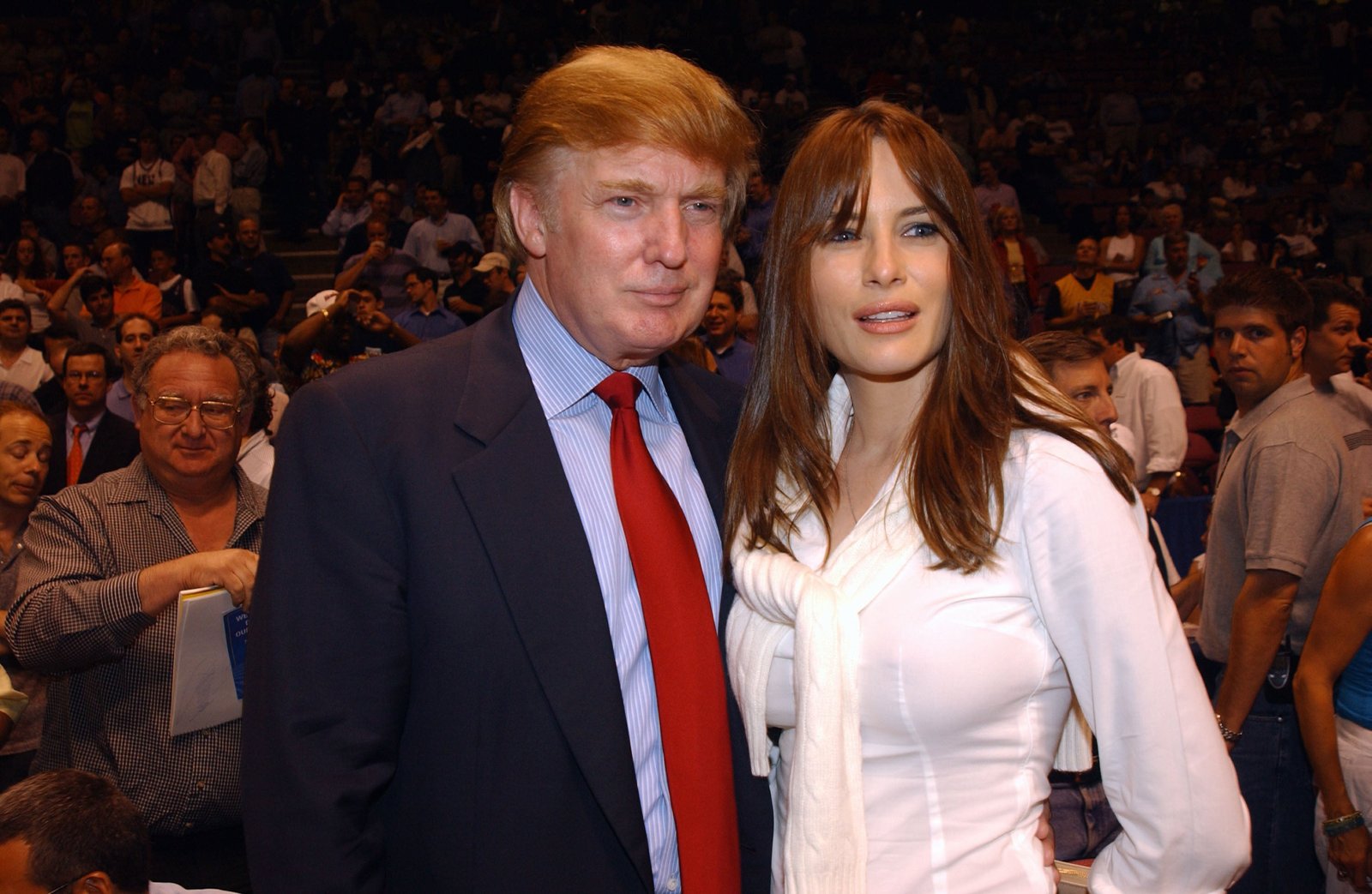 Trump ជាញឹកញាប់បានចូលរួមការប្រកួត NBA មុនពេលក្លាយជាប្រធានាធិបតី។ គាត់បាននាំមិត្តស្រីរបស់គាត់ ដែលឥឡូវជាជំទាវទីមួយ Melania Trump ទៅកាន់ហ្គេម New Jersey Nets និង Los Angeles Lakers ក្នុងឆ្នាំ 2002។