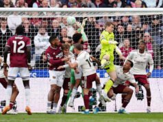ភាពចលាចលនៅជ្រុង Premier League កំពុងតែកើតមានមុនការប្រកួតបាល់ទាត់ពិភពលោក ហើយ FIFA រំពឹងថាអាជ្ញាកណ្តាលនឹងដោះស្រាយវា។
