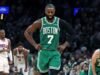 Jaylen Brown របស់ Celtics ត្រូវបានពិន័យ 50,000 ដុល្លារដោយ NBA សម្រាប់ការរិះគន់ជាសាធារណៈលើការគ្រប់គ្រងការប្រកួតជម្រុះរបស់គាត់