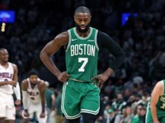 Jaylen Brown របស់ Celtics ត្រូវបានពិន័យ 50,000 ដុល្លារដោយ NBA សម្រាប់ការរិះគន់ជាសាធារណៈលើការគ្រប់គ្រងការប្រកួតជម្រុះរបស់គាត់