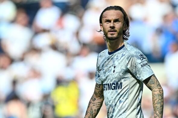 James Maddison សម្លឹងមើលអំឡុងពេលការប្រកួត Tottenham James Maddison សម្លឹងមើលអំឡុងពេលការប្រកួត Tottenham