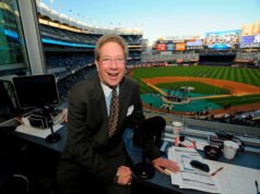 John Sterling ដែលជាអ្នកចាក់ផ្សាយល្ខោន Yankees ដែលត្រូវបានគេស្គាល់ថាសម្រាប់ការហៅទូរស័ព្ទទៅផ្ទះរបស់គាត់បានទទួលមរណភាពនៅអាយុ 87 ឆ្នាំ។