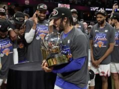 Jalen Brunson ដឹកនាំ Knicks ទៅវគ្គផ្តាច់ព្រ័ត្រ NBA និងឈ្នះពានរង្វាន់ Larry Bird ជា MVP ក្នុងវគ្គផ្តាច់ព្រ័ត្រ Eastern Conference