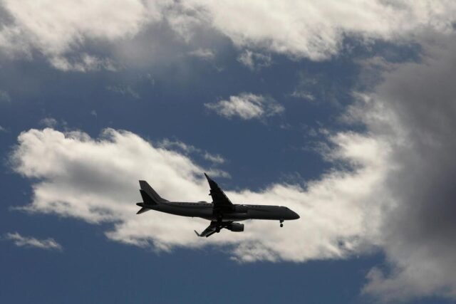 OG-10682003-1200-800-de5592a_ftp-import-images-1-bdf3cvimg4bx-rcanicxxq500-dm-avion-approche-nice.jp_.jpeg