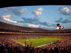 Kansas City Chiefs ត្រៀមខ្លួនរួចរាល់ហើយក្នុងការប្រគល់កីឡដ្ឋាន Arrowhead ដែលត្រូវបានកែលម្អថ្មីទៅ FIFA សម្រាប់ការប្រកួតបាល់ទាត់ពិភពលោក
